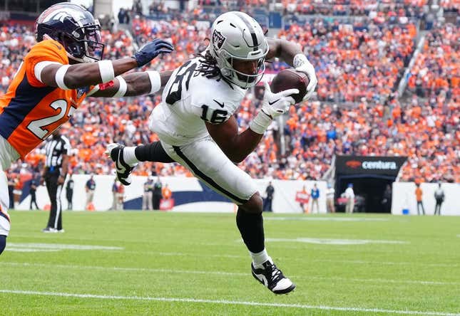 Raiders WR Jakobi Meyers being tested for concussion after big hit