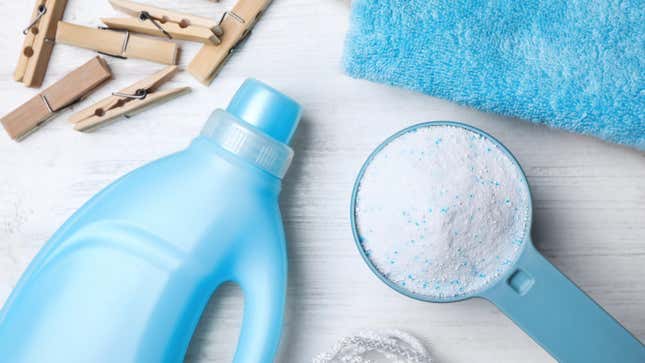 Image for article titled How to Choose Between Laundry Detergent Liquid, Powder, or Sheets