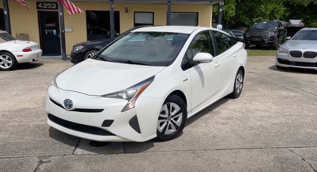 Image for article titled This Impossibly Clean 500,000-Mile Toyota Prius Is Probably Nicer Than Your Car