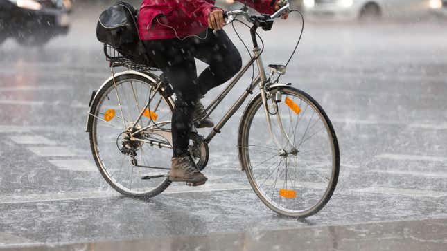 Image for article titled How to Bike in the Rain Without Getting Soaking Wet or Injured