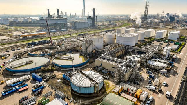 A photo of a Shell oil refinery in the Netherlands. 
