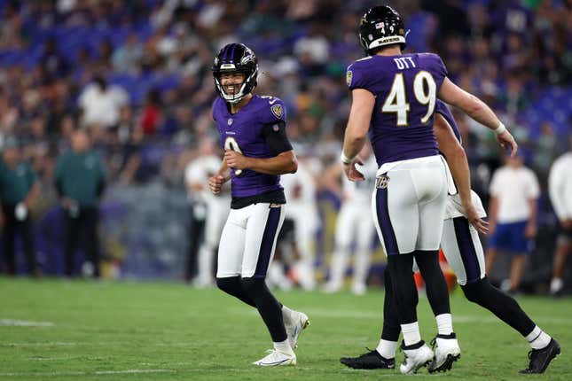 Edwardsville's Riley Patterson kicks winning field goal in Jaguars