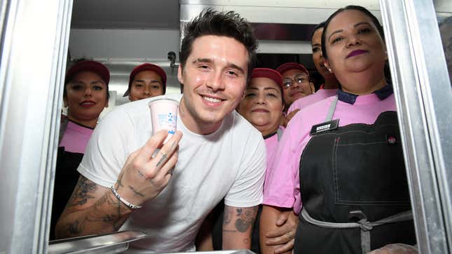 Image for article titled Mom, Can You Pick Me Up? Brooklyn Beckham Is Making Things Again