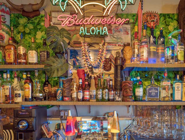 Image for article titled Tiki Bar Just The Right Amount Of Racist