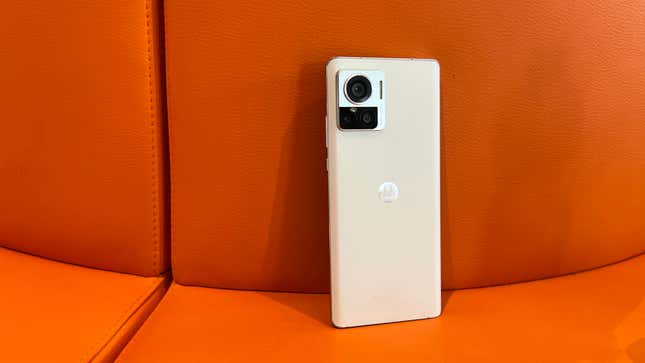 Imagen para el artículo titulado Motorola da un salto gigante con sus smartphones más atractivos hasta la fecha