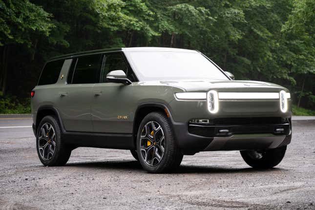 Image for article titled The 2022 Rivian R1S Is the Rightful Heir to the Land Cruiser Throne