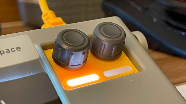 A close-up photo of the two knobs in the upper right of the Shurikey Hanzo keyboard.