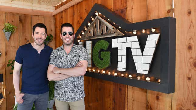  The Property Brothers Drew Scott (L) and Jonathan Scott attend the HGTV Lodge at CMA Music Fest on June 9, 2018 in Nashville, Tennessee. 