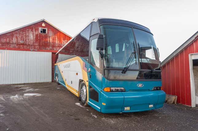 Image for article titled This Beautiful Coach Bus RV Has A Basement Bedroom And A Full Kitchen