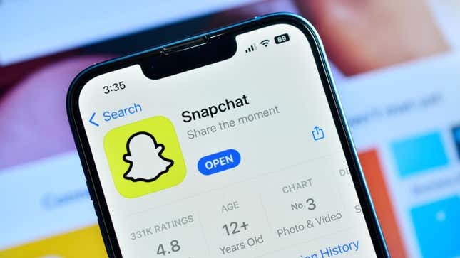 Snapchat is now introducing a new AI chatbot into its app for all those who fork over $3.99 a month.