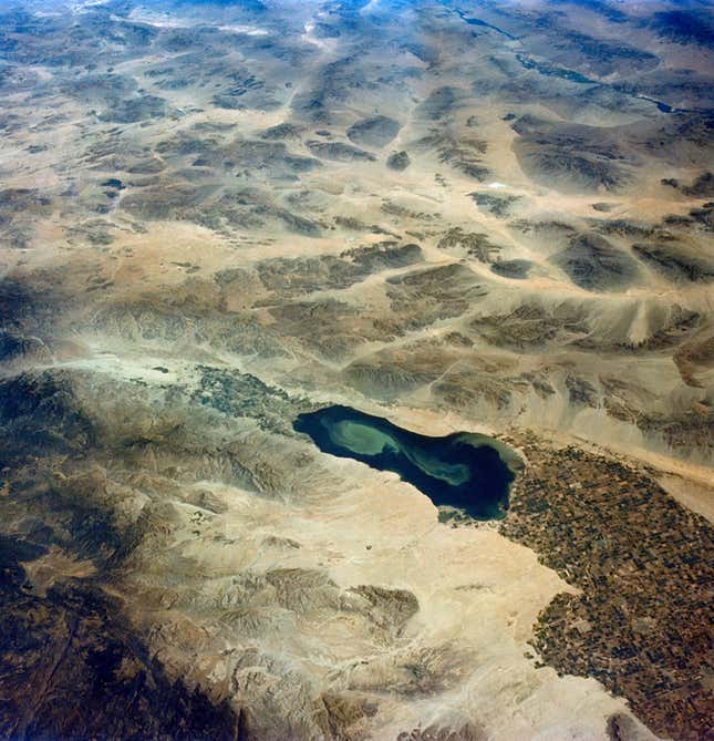 Looking northeast, the Imperial Valley and Salton Sea in southern California is photographed from the Earth-orbiting Gemini-5 spacecraft.