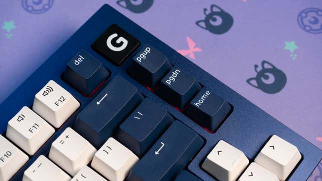 A photo of the Keychron Q1's three nav keys