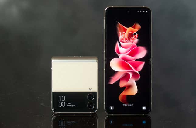 Imagen para el artículo titulado Los nuevos Galaxy Z Fold 3 y Galaxy Z Flip 3 ya están aquí. Esto es lo que cambia en los plegables de Samsung