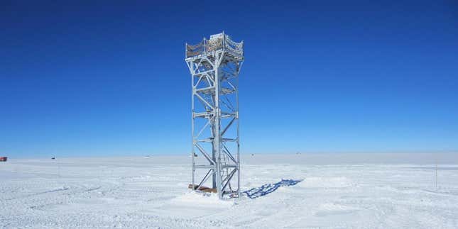 A differential image motion monitor, which the scientists used to observe potential turbulence in the Antarctic skies. 