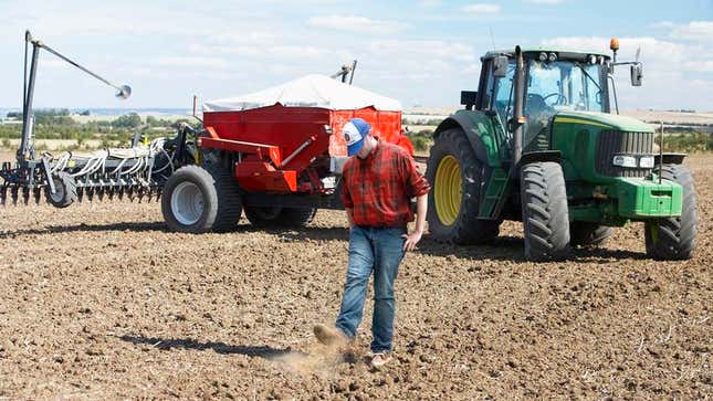 Image for article titled New Department Of Agriculture Study Finds 85% Of U.S. Farmers Woefully Kicking At Dirt
