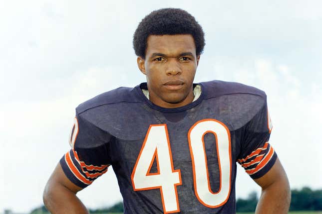 Image for article titled NFL Legend Gale Sayers Dead at 77
