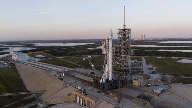 Imagen para el artículo titulado Mira como un cohete de SpaceX aborta un lanzamiento en el último segundo