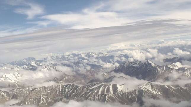 La verdadera razón por la que los aviones comerciales no vuelan sobre el Himalaya