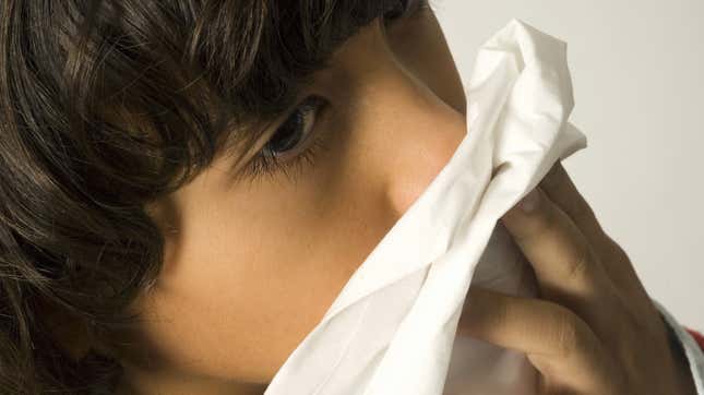 Image for article titled This Is the Only Way to Throw Away Dirty Tissues