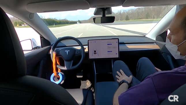 Image for article titled Consumer Reports Shows How Easy It Is To Use Tesla Autopilot With No One In The Driver&#39;s Seat