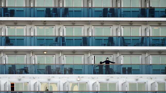 Así están viviendo 3.700 personas la cuarentena en el crucero con mayor número de casos de coronavirus fuera de China