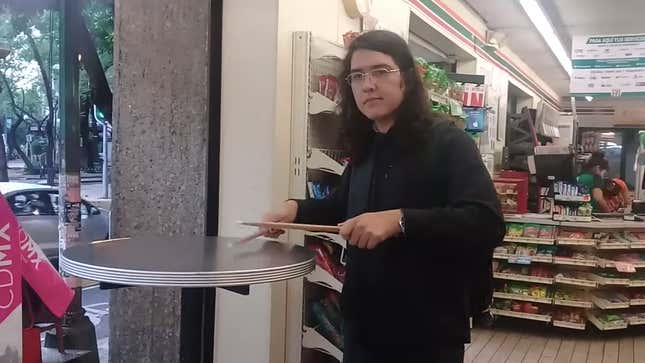 Image for article titled Dude plays a 7:11 polyrhythm at a 7-Eleven on July 11 at 7:11 p.m. for 7 minutes and 11 seconds