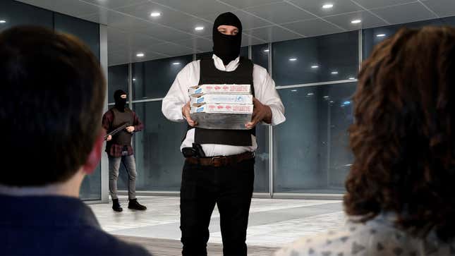 Image for article titled Bank Hostages Can’t Believe Police Didn’t Spring For Better Pizza