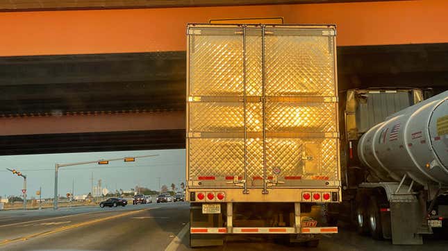 Image for article titled Best Of 2021: This Is Why Truck Trailers Have Quilted Rear Doors: A Brief Explainer (Update: Details From The Manufacturer)