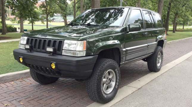 Image for article titled At $8,200, Is It High Time Someone Buy This Lifted 1995 Jeep Grand Cherokee?
