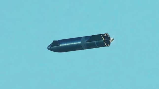 Imagen para el artículo titulado Así fue el exitoso vuelo (y accidentado aterrizaje) de la Starship, el cohete de SpaceX para ir a Marte