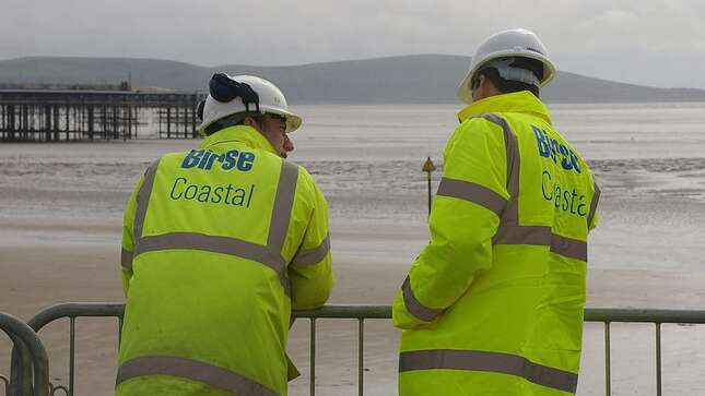Un trabajador sufre el primer caso conocido de quemaduras de primer grado por un chaleco reflectante