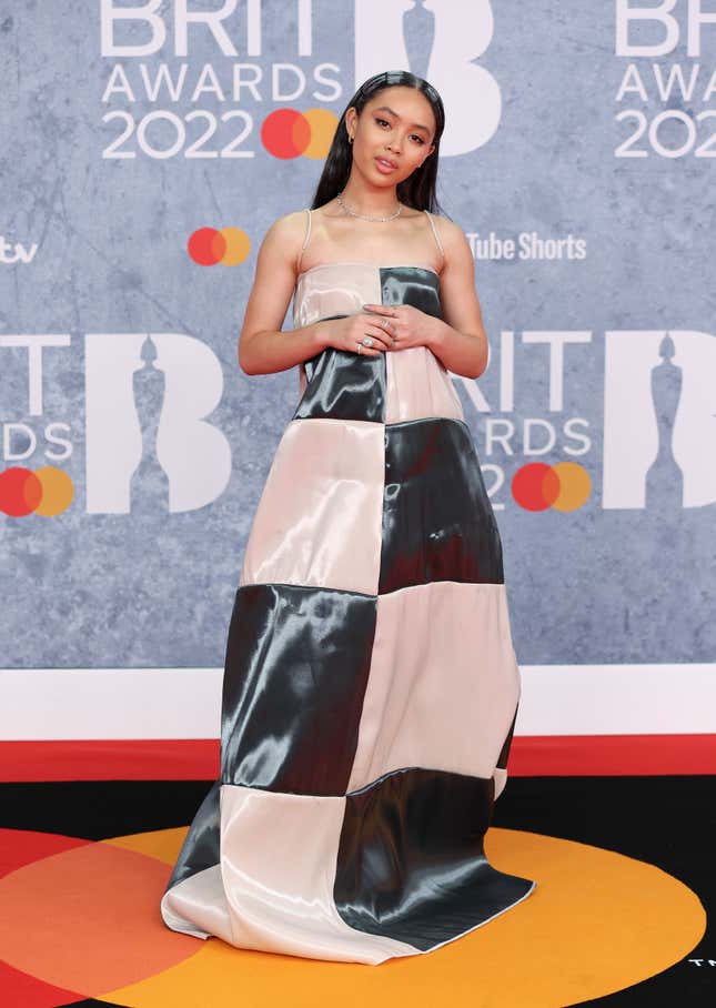 Image for article titled The 2022 Brit Awards Red Carpet: Sequins, A Whole Lot of Black, and Adele