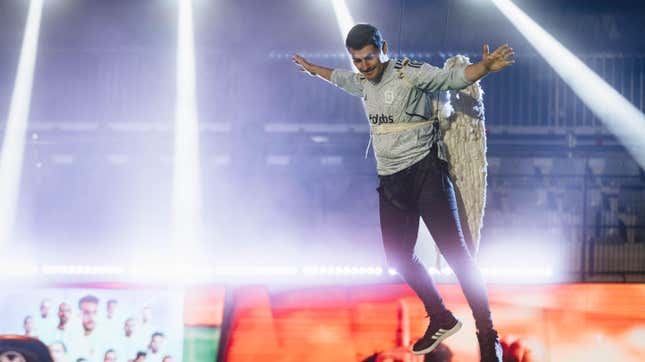 Casillas volvió a ponerse bajo los palos de la portería en la Kings League