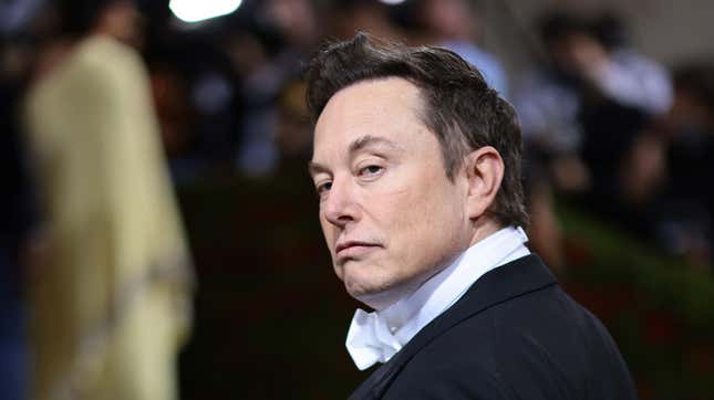 ニューヨーク、ニューヨーク - 5月2日：イーロン・マスクは、2022年5月2日にニューヨーク市のメトロポリタン美術館で開催される「イン・アメリカ：ファッション・アンソロジー」を祝う2022年メットガラに出席する。