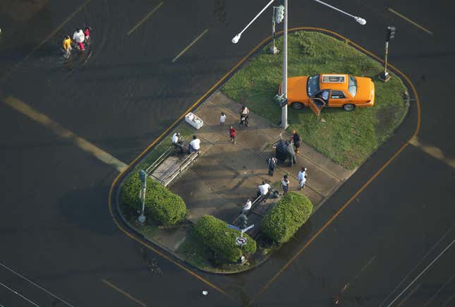 Image for article titled The destruction wrought by Hurricane Katrina, seen from the air