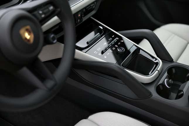 The center console of the 2024 Porsche Cayenne