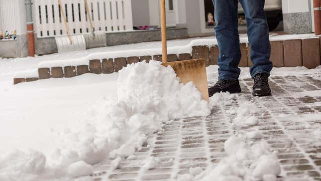 Image for article titled Yes, You Can Really Have a Heart Attack From Shoveling Snow