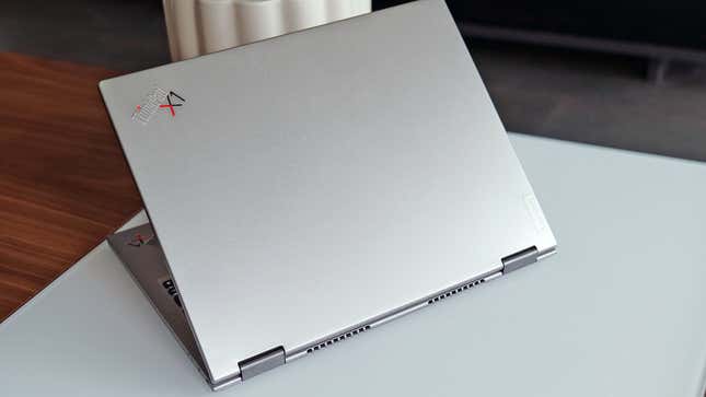 ThinkPad X1 Titanium Yoga lid
