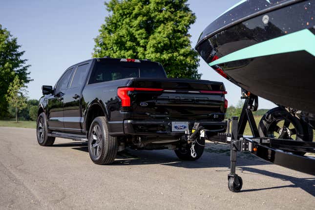 Image for article titled Ford F-150 Gets Artificial Intelligence to Automatically Hitch Up Your Trailer