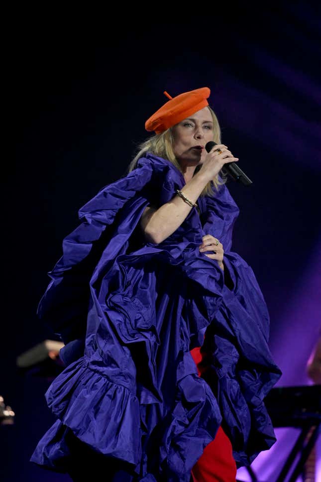 Image for article titled Glastonbury 2022: Terrific Tulle, Terrible Tights, and the Queen? Really?