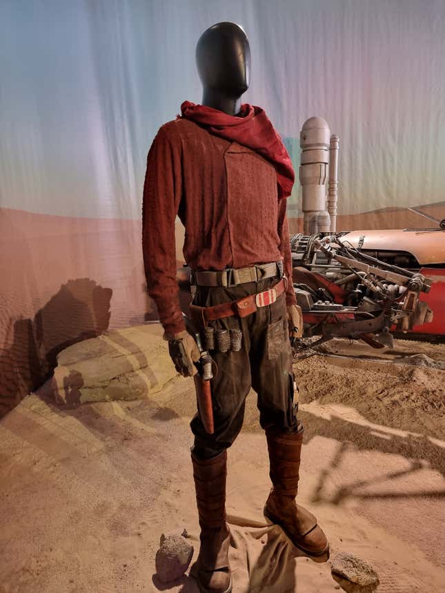 Image for article titled Say Goodbye to Star Wars Celebration 2022 With These Cosplay and Costume Pics