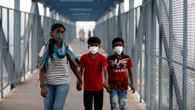 Children on a skywalk near the Delhi-Meerut Expressway on Nov 2.