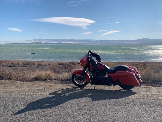 Image for article titled Harley-Davidson's 131-Cubic-Inch Crate Motor Turns A Street Glide Special Into A Caricature Of Itself