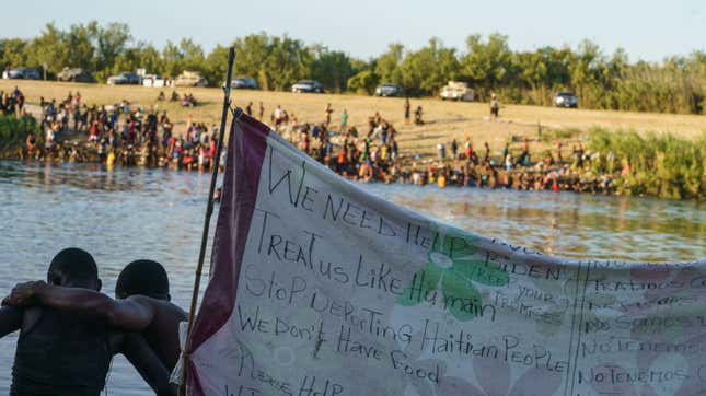 Image for article titled Border Patrol Agents At the U.S. Border Are Literally Whipping Haitian Migrants Seeking Asylum