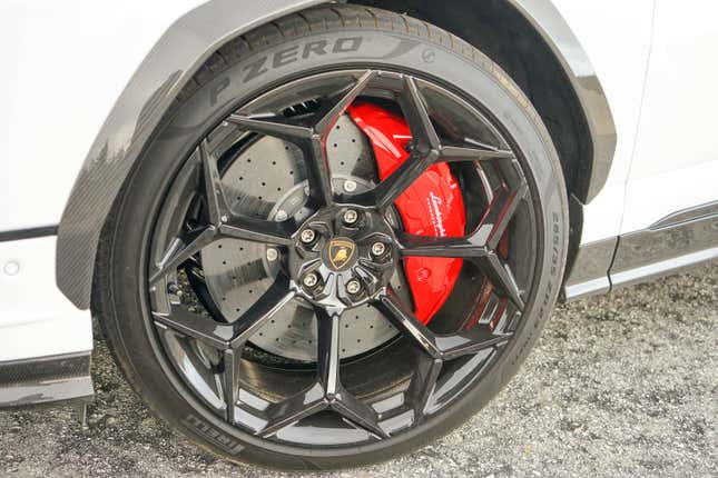 23-inch wheels on Lamborghini Urus Performante 2023