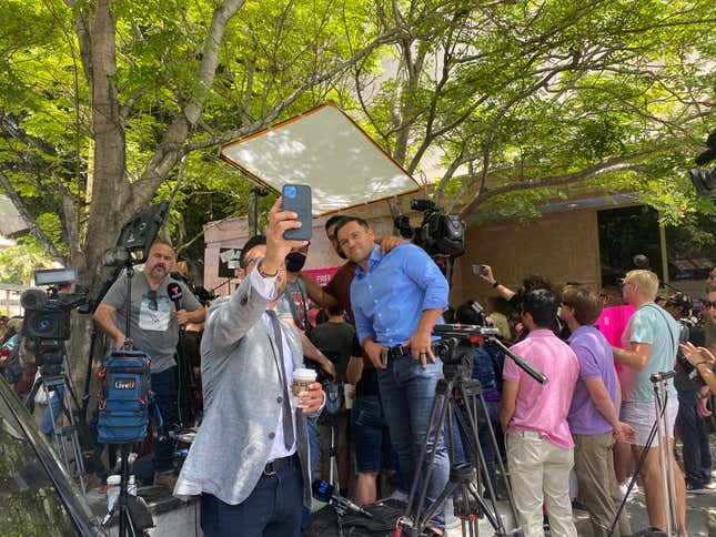 Image for article titled The Bleak and Necessary Media Circus Around Freeing Britney