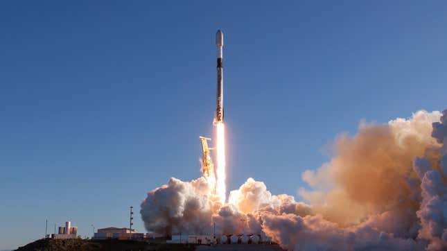A Falcon 9 rocket launching Starlinks to orbit, January 31, 2023.