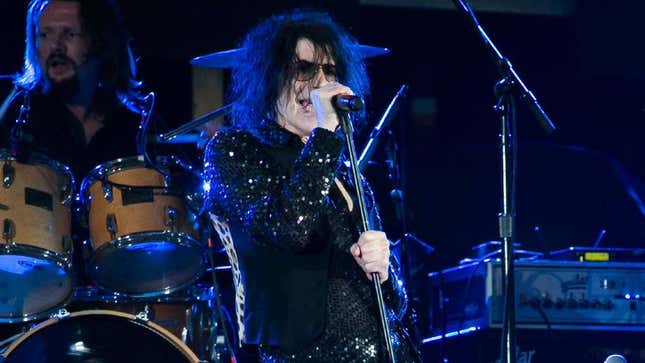 Image for article titled Pathetic, Washed-Up Rock Star On Fifth Decade Of Doing Exactly What He Always Wanted