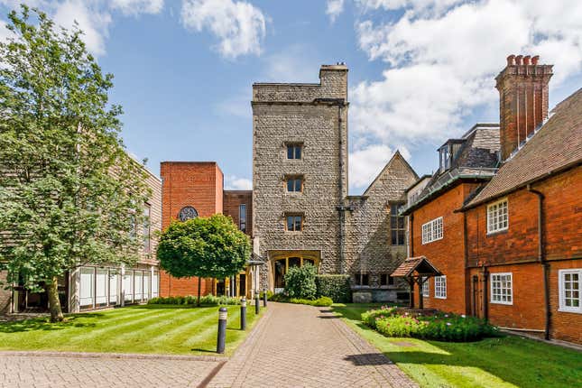 Image for article titled China’s most elite university is building its next campus in a Tudor-style manor in England