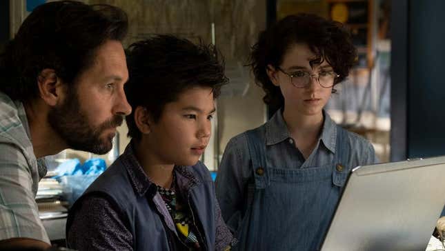 Paul Rudd's Mr. Grooberson, Logan Kim's Podcast, and Mckenna Grace's Phoebe look at a computer together in Ghostbusters: Afterlife.